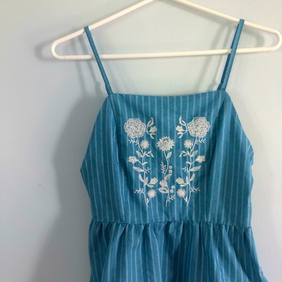 Francesca’s Floral Stitching Peplum Top - Picture 1 of 5